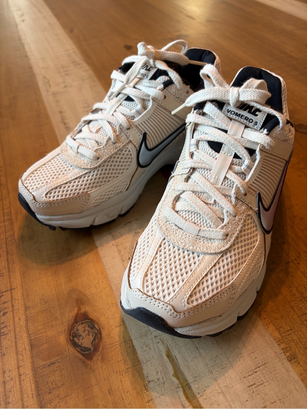 W NIKE Zoom Vomero 5, 7.5